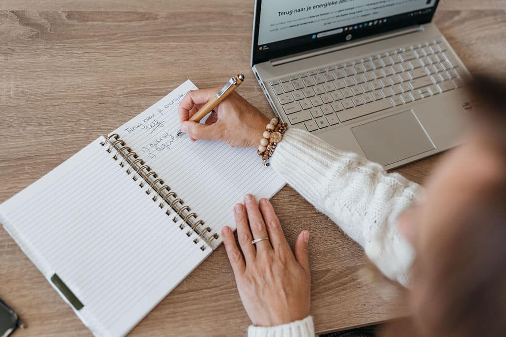 Femke van Doesburg aan het werk als tekstschrijver en SEO-copywriter